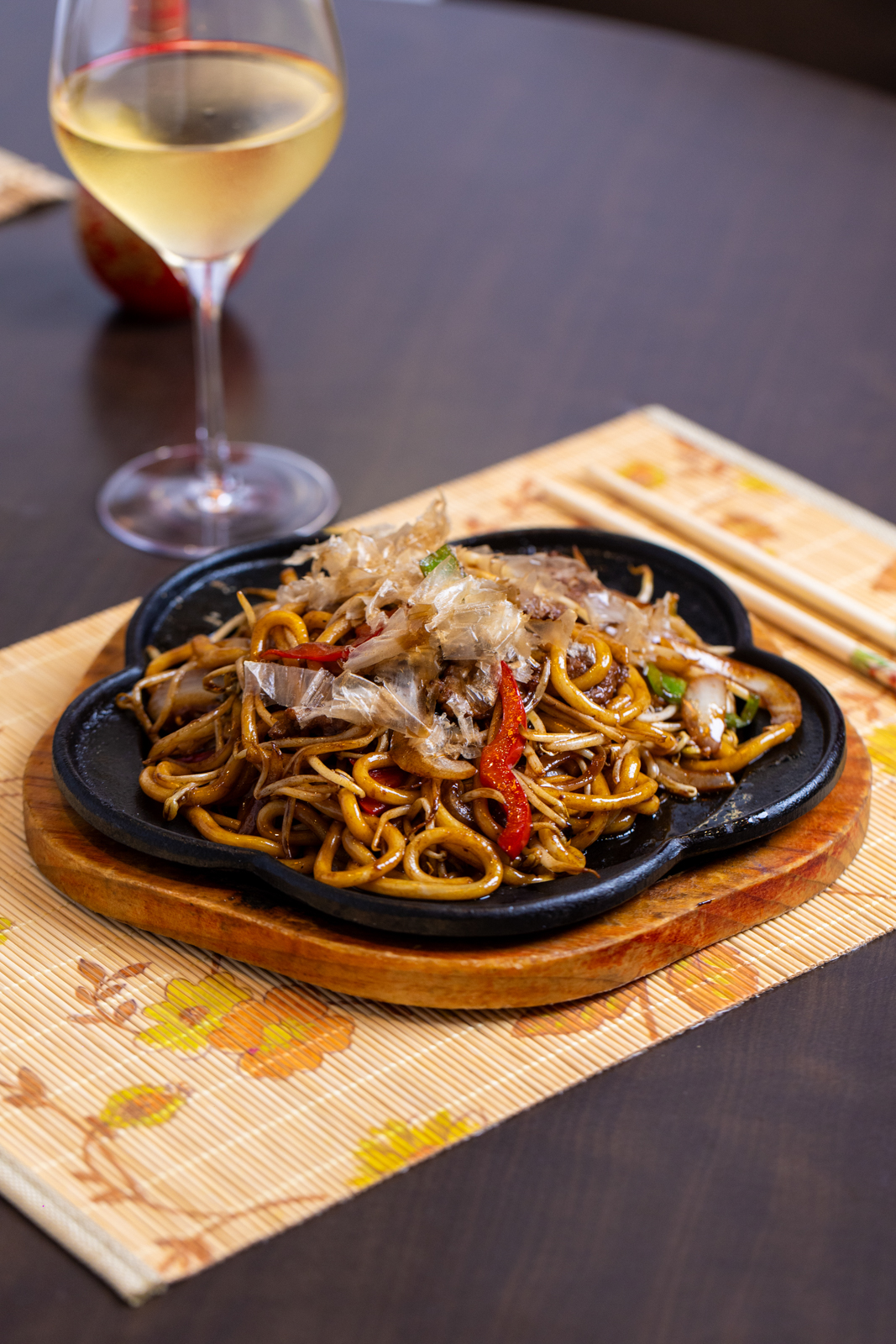 Udon a la plancha con ternera y verduras